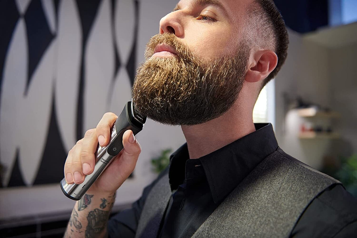 Philips Norelco Multigroom 7000 19-in-1 Head to Toe Trimmer MG7910/49 BRAND NEW