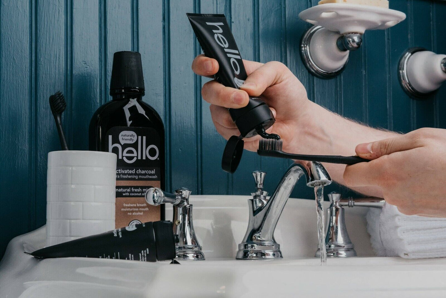 HELLO ORAL ACTIVATED CHARCOAL Teeth Whitening Toothpaste Fluoride Free Vegan NEW