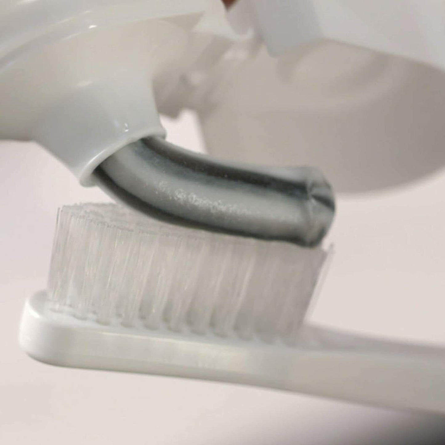 Crest 3D White Charcoal Deep Clean Teeth Whitening Therapy Toothpaste 2x116g NEW